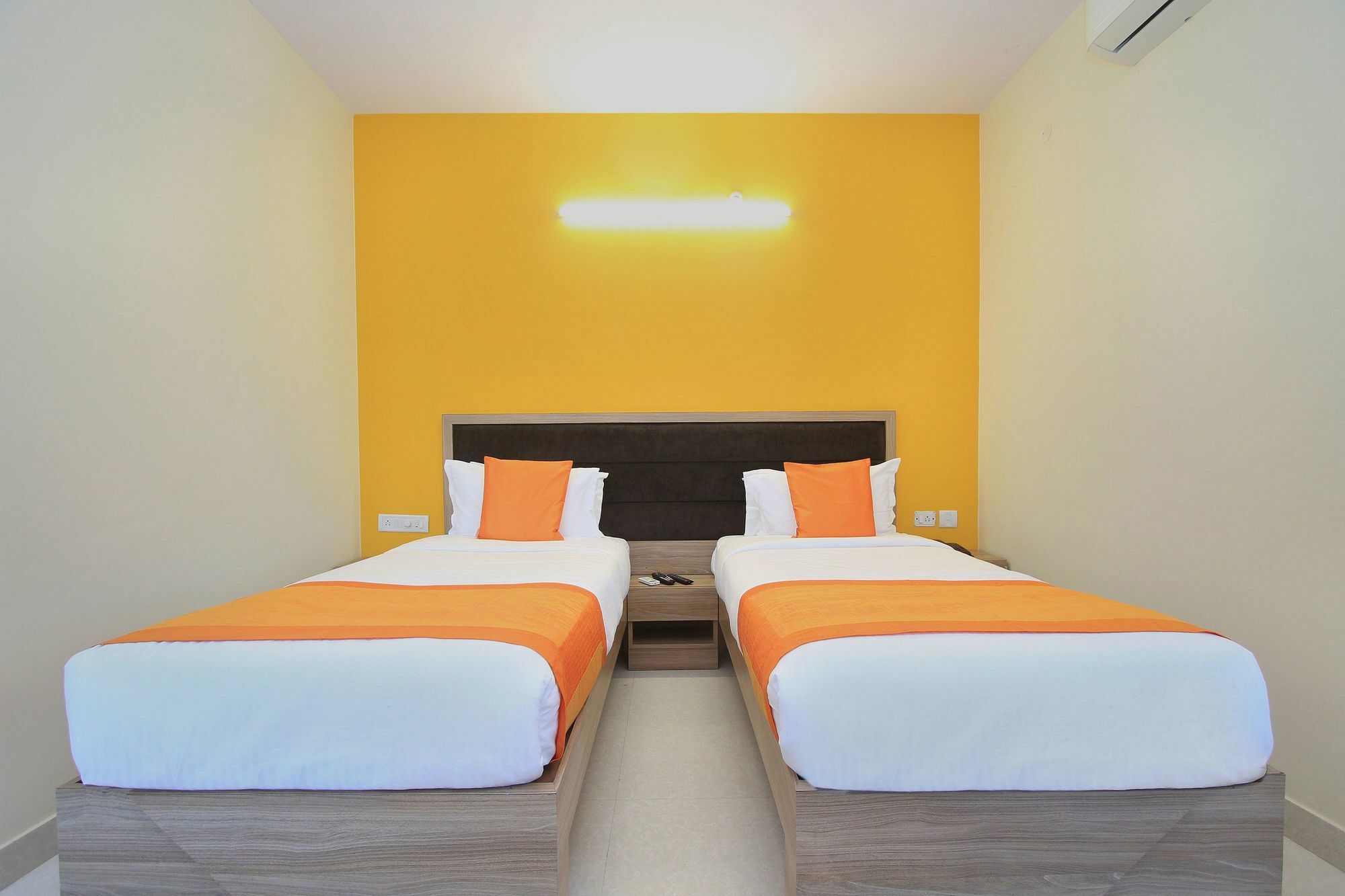 Hotel O Golden Inn Near Cubbon Park Bangalore Exterior photo